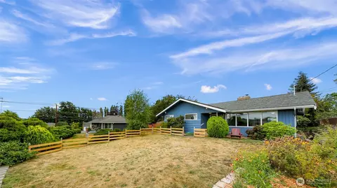 5829 Vista Dr, Ferndale, WA 98248
