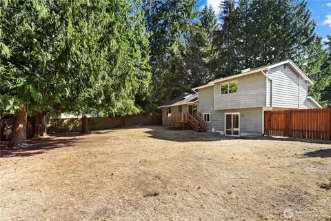 Exterior - 10420 9th Dr SE, Everett, WA 98208 photo 4 of 7