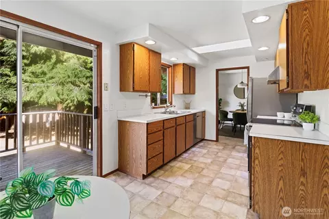 Kitchen - 10420 9th Dr SE, Everett, WA 98208 photo 4 of 4