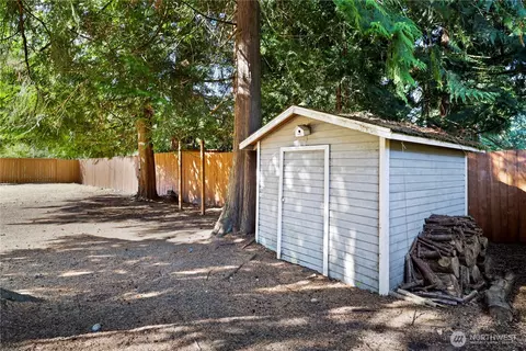 Exterior - 10420 9th Dr SE, Everett, WA 98208 photo 5 of 7