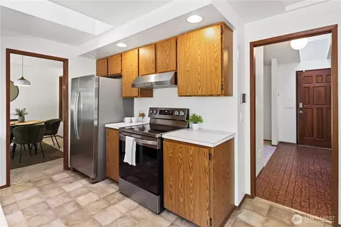 Kitchen - 10420 9th Dr SE, Everett, WA 98208 photo 3 of 4