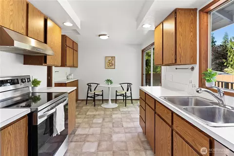 Kitchen - 10420 9th Dr SE, Everett, WA 98208 photo 1 of 4