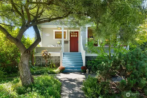 1219 10th St, Anacortes, WA 98221