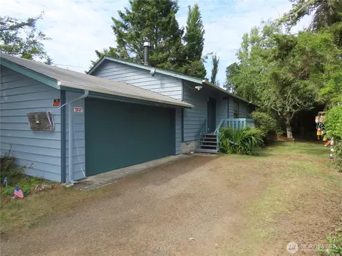 1044 Blue Pacific Dr, Grayland, WA 98547