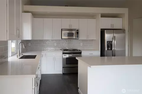 Kitchen - 18722 17th Ave E, Spanaway, WA 98387 photo 2 of 2