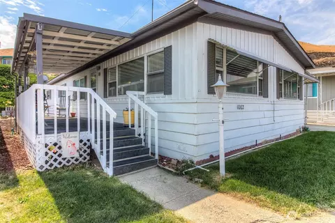 300 Alps Rd, Moxee, WA 98936