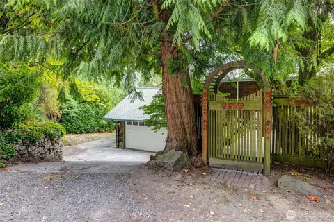 6976 Sylvan Way SW, Seattle, WA 98106
