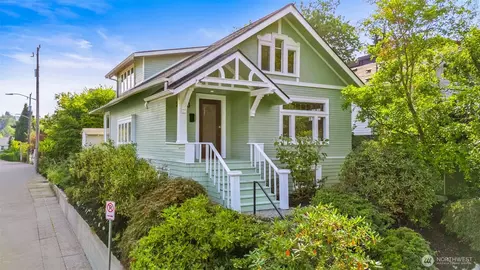 2923 E Harrison St, Seattle, WA 98112