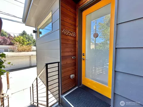 4852 40th Ave SW #B, Seattle, WA 98116