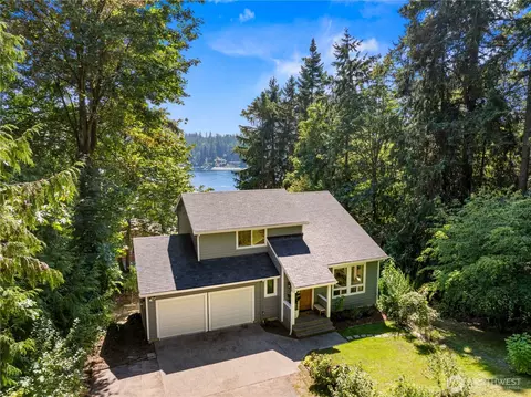 17880 Purves Ave NE, Suquamish, WA 98392