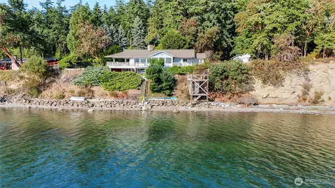 221 Madrona Rd, Nordland, WA 98358