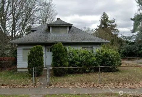 2724 Walnut Ave SW, Seattle, WA 98116