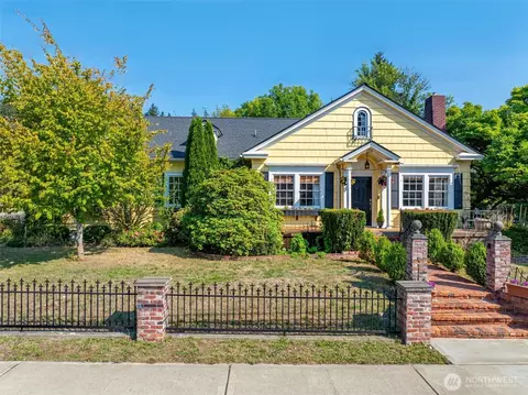 522 N 3rd St, Shelton, WA 98584