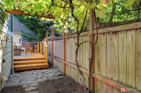 Exterior - 2111 E Pine St, Seattle, WA 98122 photo 6 of 7