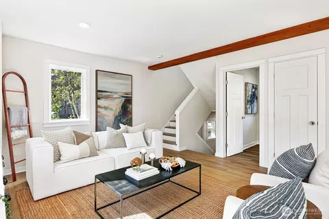 Living - 2111 E Pine St, Seattle, WA 98122 photo 4 of 4