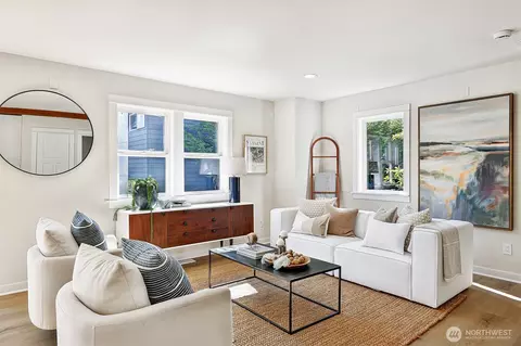 Living - 2111 E Pine St, Seattle, WA 98122 photo 3 of 4
