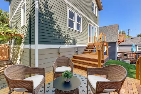 Exterior - 2111 E Pine St, Seattle, WA 98122 photo 3 of 7