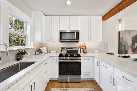 Kitchen - 2111 E Pine St, Seattle, WA 98122 photo 3 of 4