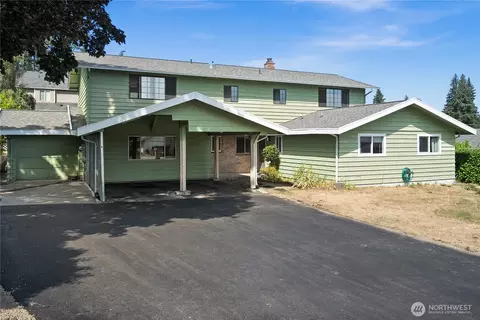 3868 Pinecone Dr E, Bremerton, WA 98310