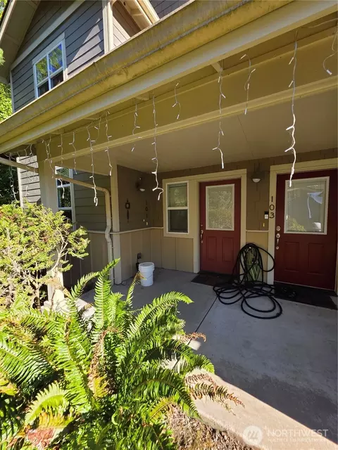 7761 NE Beacon Pl #101, Bremerton, WA 98311