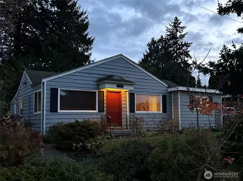 3261 NE 98th St, Seattle, WA 98115