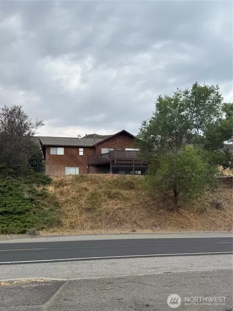 516 E Grand Coulee Ave, Grand Coulee, WA 99133
