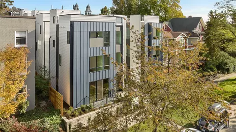 922 16th Ave #A, Seattle, WA 98122