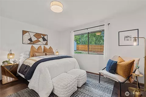 Bedroom - 305 161st Pl SE, Bothell, WA 98012 photo 3 of 6
