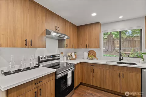 Kitchen - 305 161st Pl SE, Bothell, WA 98012 photo 5 of 5