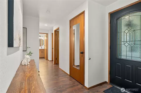 Entry Way - 305 161st Pl SE, Bothell, WA 98012 photo 2 of 3