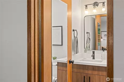 Bath - 305 161st Pl SE, Bothell, WA 98012 photo 2 of 3