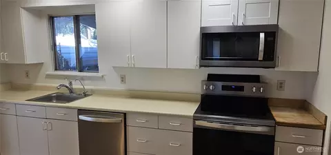 Kitchen - 16719 17th Ave E, Spanaway, WA 98387 photo 3 of 3
