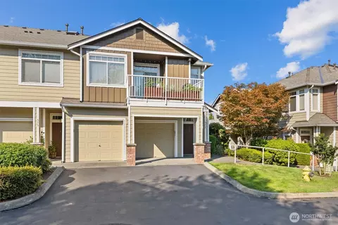 573 241st Ln SE # 4, Sammamish, WA 98074