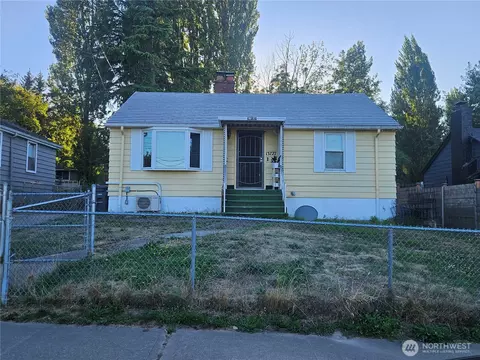 13727 37th Ave S, Tukwila, WA 98168