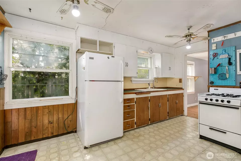 Kitchen - 12428 12th Ave S, Burien, WA 98168 photo 1 of 2