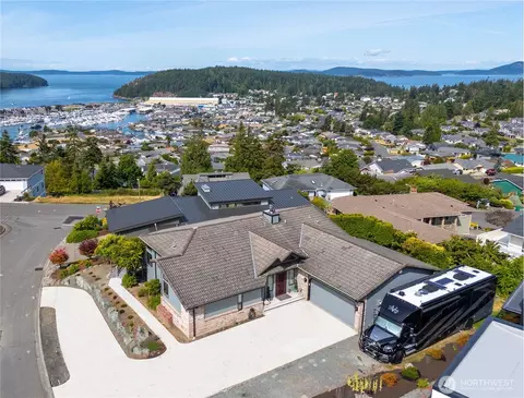 2016 Piper Cir, Anacortes, WA 98221