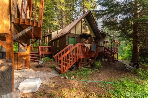 19095 Gill Creek Rd, Leavenworth, WA 98826