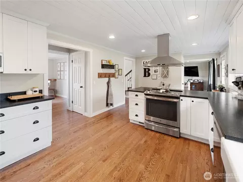 Kitchen - 27721 SE 468th St, Enumclaw, WA 98022 photo 3 of 3
