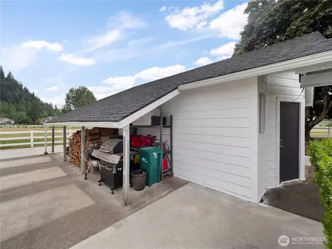 Exterior - 27721 SE 468th St, Enumclaw, WA 98022 photo 4 of 10