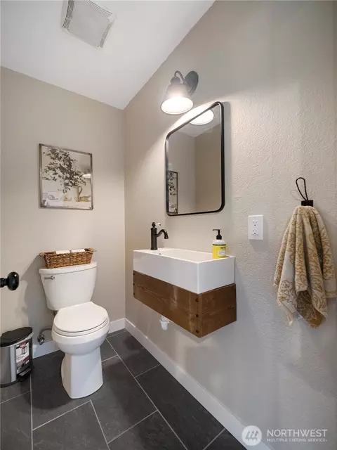 Bath - 27721 SE 468th St, Enumclaw, WA 98022 photo 3 of 4