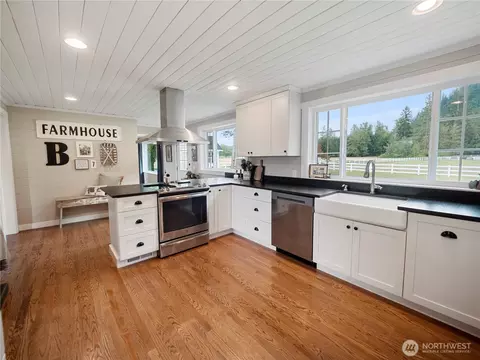 Kitchen - 27721 SE 468th St, Enumclaw, WA 98022 photo 1 of 3