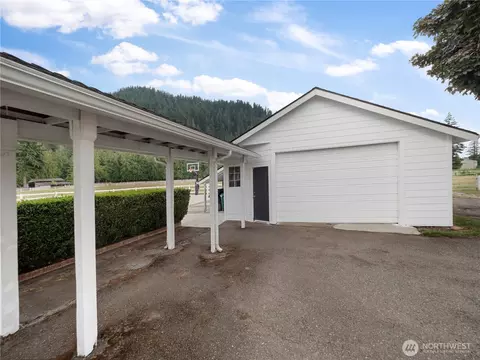Exterior - 27721 SE 468th St, Enumclaw, WA 98022 photo 3 of 10