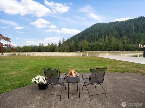 Exterior - 27721 SE 468th St, Enumclaw, WA 98022 photo 9 of 10