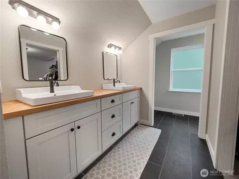 Bath - 27721 SE 468th St, Enumclaw, WA 98022 photo 4 of 4