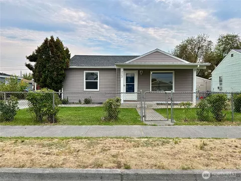 2207 W Spruce St, Moses Lake, WA 98837