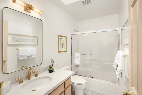 Bath - 3004 199th Pl SE, Bothell, WA 98012 photo 1 of 2