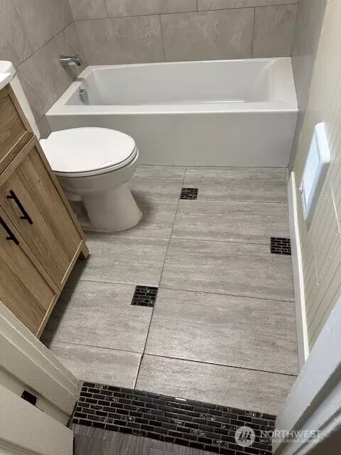 Bath - 317 17th Ave, Longview, WA 98632 photo 3 of 6