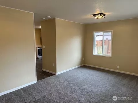 Living - 317 17th Ave, Longview, WA 98632 photo 2 of 3