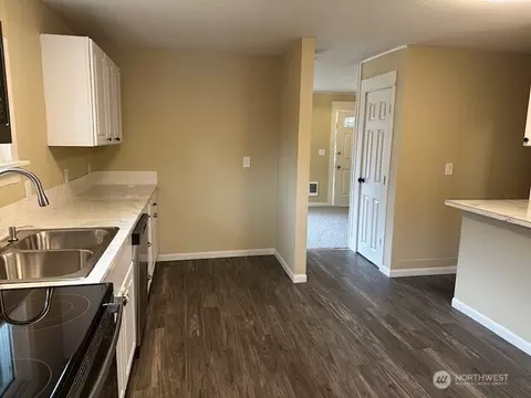 Kitchen - 317 17th Ave, Longview, WA 98632 photo 1 of 3