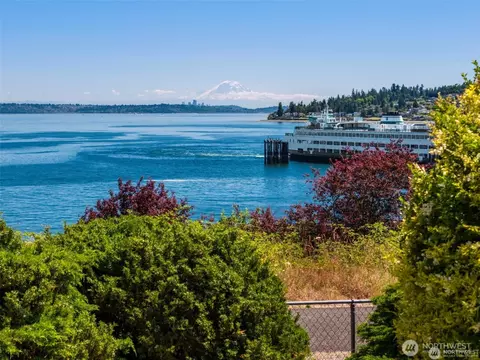 26005 Washington Blvd NE, Kingston, WA 98346